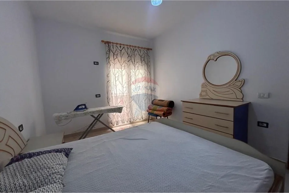 Vlore, jepet me qera apartament 2+1 Kati 4, 100 m² 350 € (Rruga Lef Sallata, pran Shkolles se Muzikes, vlore)