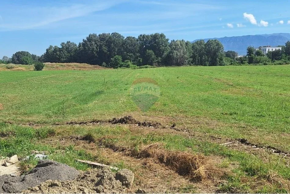 Tirane, shitet toke , 7.000 m² 525.000 € (Berxulle - Zonë Industriale, Autostrada Tiranë Durrës, Tiranë(ID: 530411012-85)