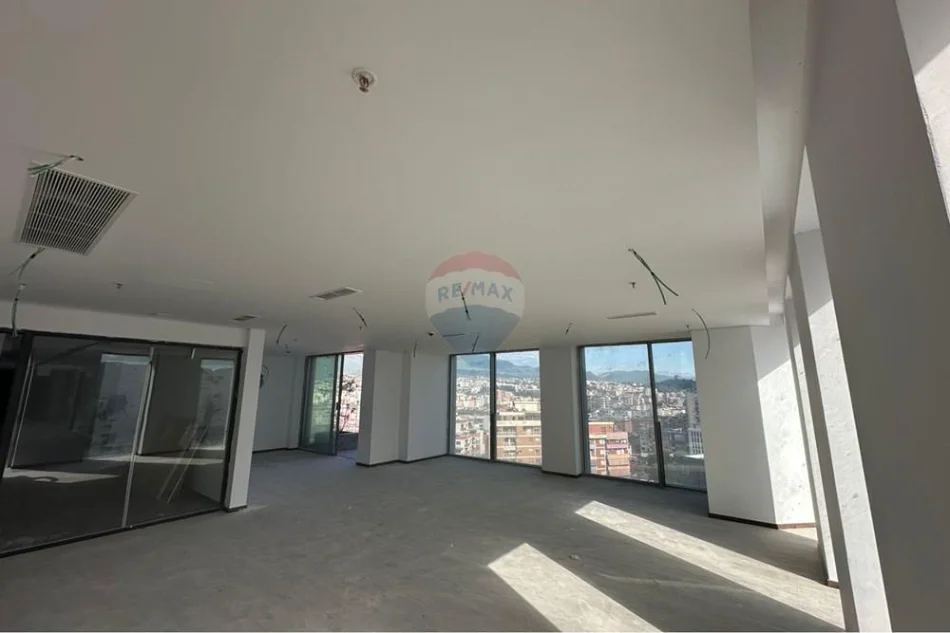 Tirane, jepet me qera ambjent biznesi Kati 13, 206 m² 3.040 € 