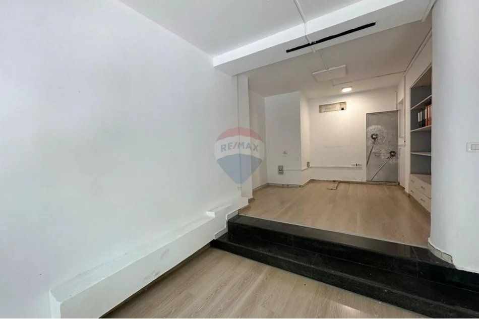 Tirane, jepet me qera , 37 m² 1.100 € 