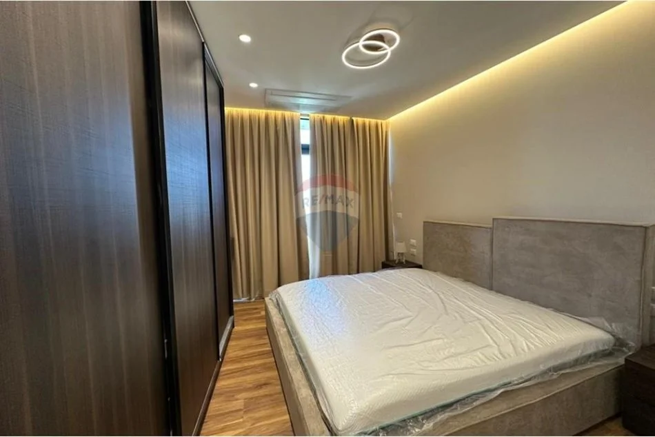 Tirane, jepet me qera apartament 2+1+Ballkon , 140 m² 2.000 € (Lake View)