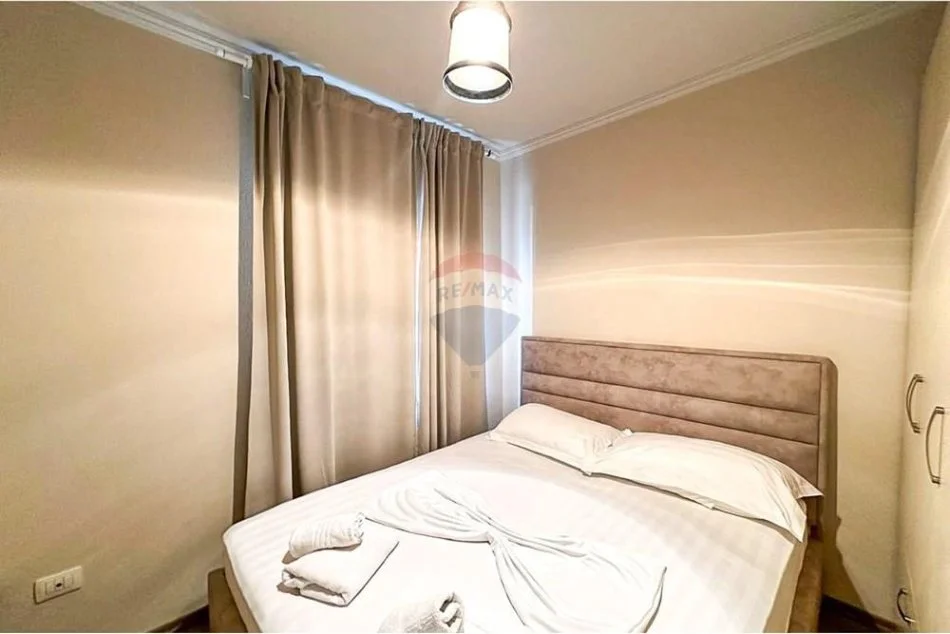 Tirane, jepet me qera apartament 2+1+Ballkon , 85 m² 600 € (Garda)