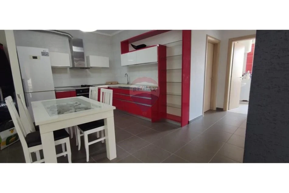Tirane, jepet me qera apartament 2+1+Ballkon , 100 m² 600 € 