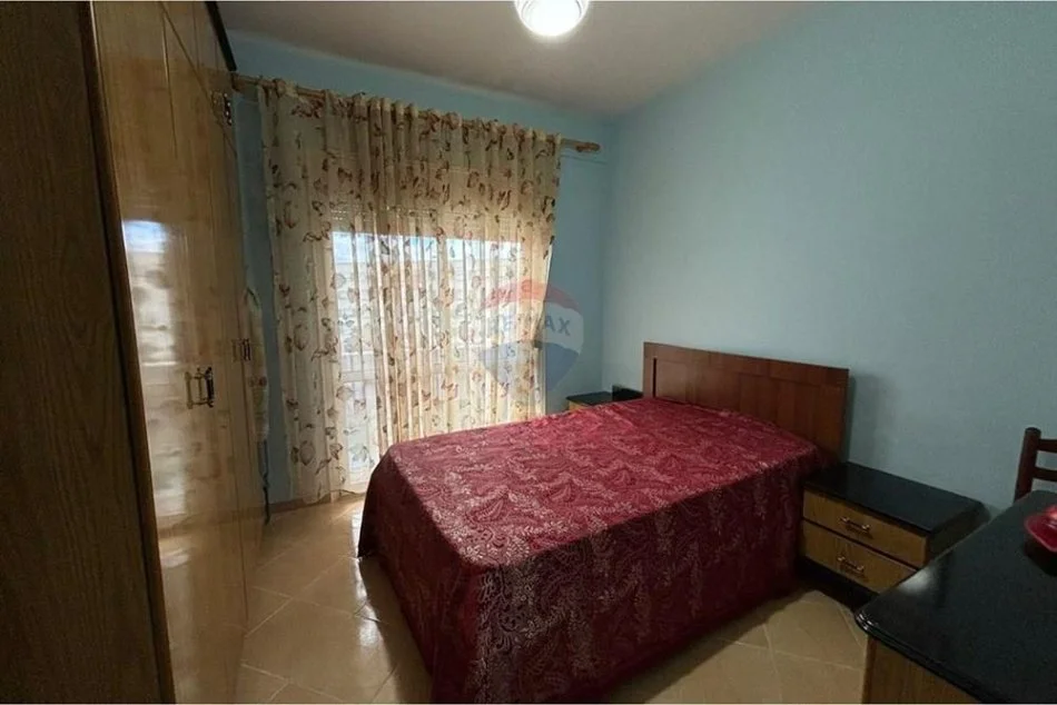 Vlore, jepet me qera apartament 2+1+Ballkon Kati 2, 96 m² 350 € (Rruga Ali Demi, Vlorë)