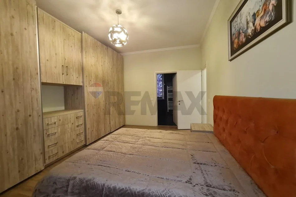 Tirane, jepet me qera apartament , 135 m² 750 € 
