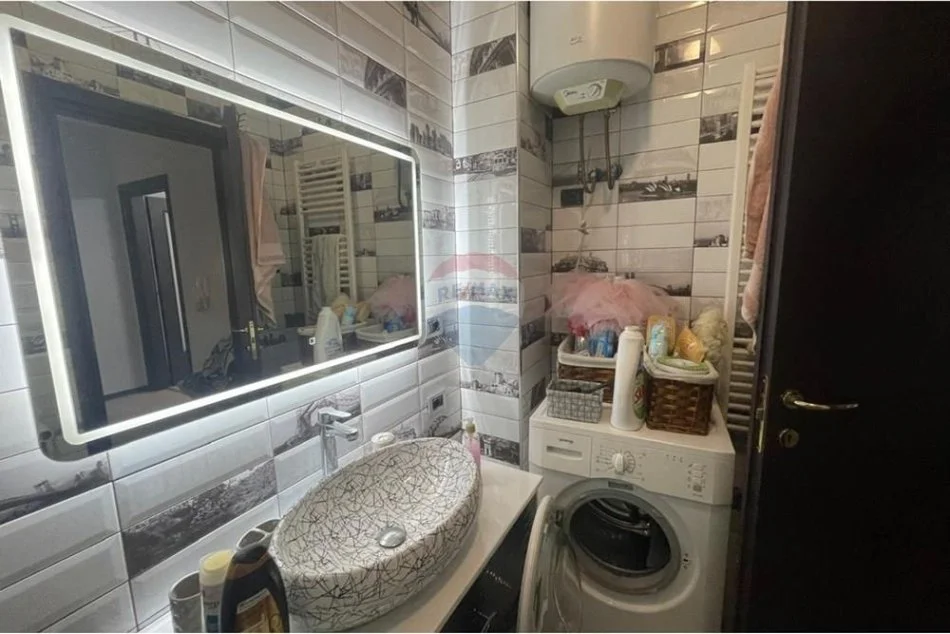 Tirane, jepet me qera apartament 2+1+Ballkon , 120 m² 900 € 