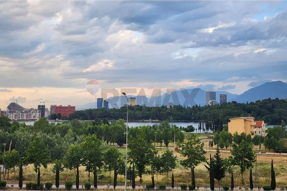 Tirane, jepet me qera Kati 3, 200 m² 1.600 € 