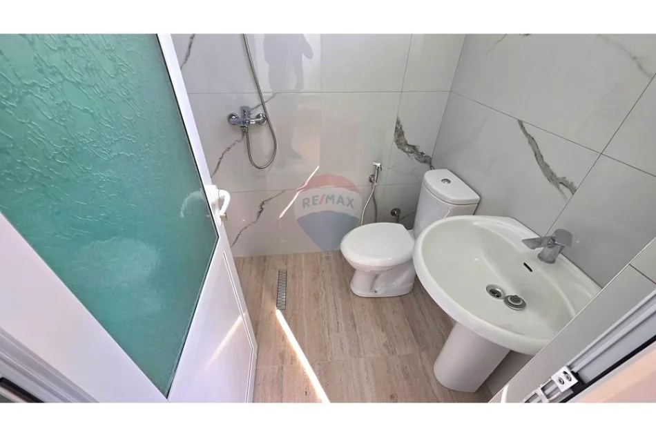 Vlore - Lungomare, shitet apartament 2+1+Ballkon Kati 9, 98 m² 230.000 € (Rruga Reshat Osmani, Vlore)