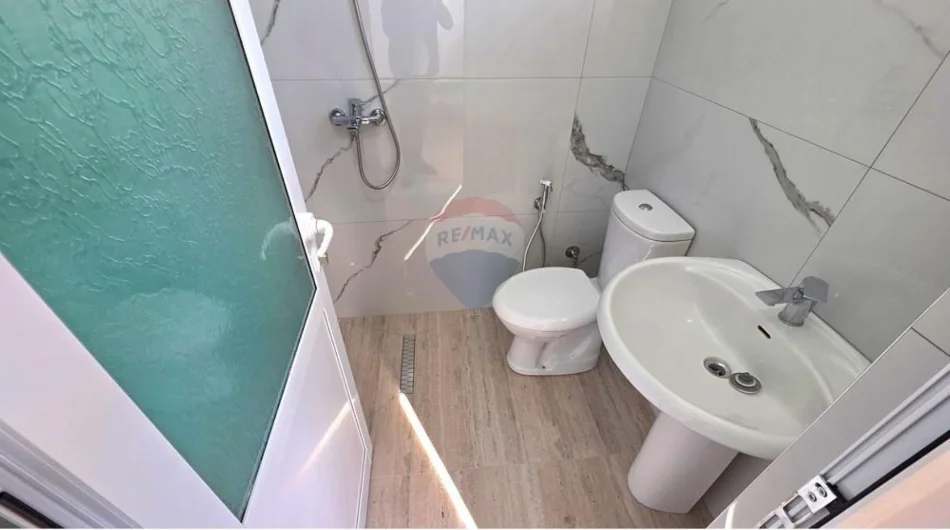 Vlore - Lungomare, shitet apartament 2+1 Kati 9, 98 m² 230.000 € (Rruga Cameria, Lungomare, Vlore)