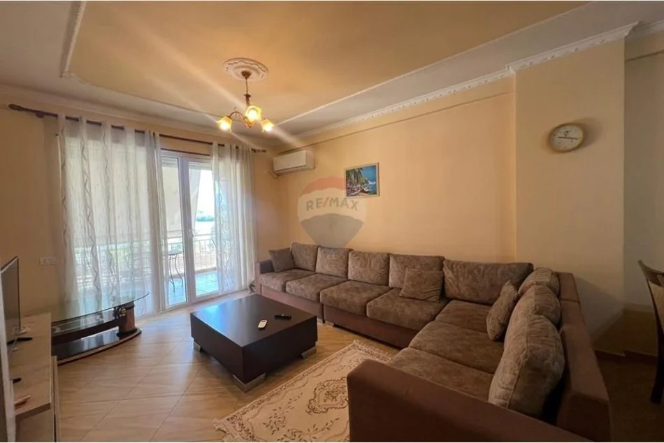 Tirane, jepet me qera apartament 2+1+Ballkon , 97 m² 750 € 