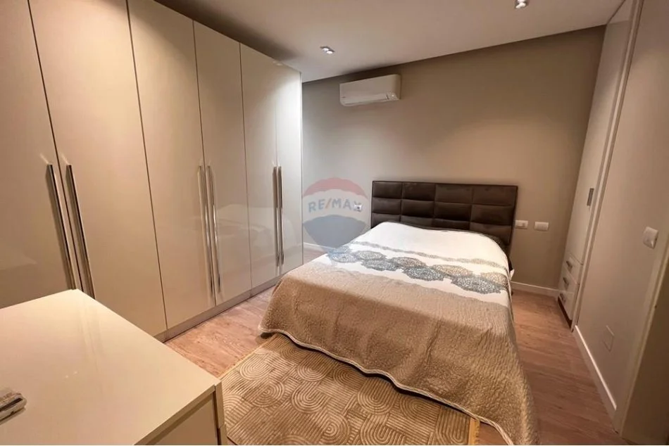 Tirane, jepet me qera apartament 3+1+Ballkon , 125 m² 1.000 € 