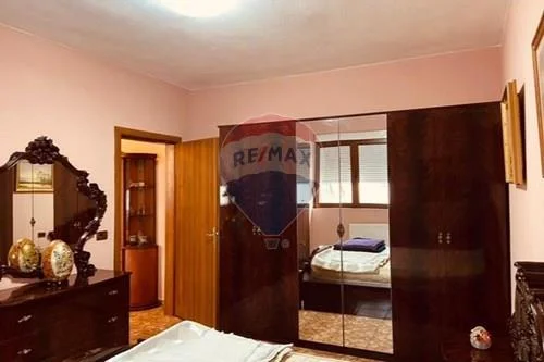 Tirane, jepet me qera apartament 1+1 , 70 m² 550 € (APARTAMENT 1+1 ME QIRA NE BLLOK -GARDA)