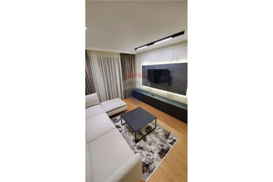 Tirane, jepet me qera apartament 2+1+Ballkon , 111 m² 800 € 