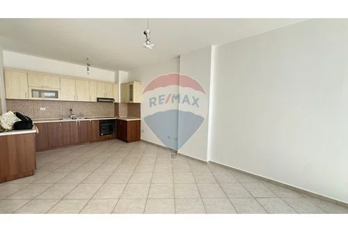 Tirane, jepet me qera apartament 1+1 , 69 m² 400 € (Shkolla e Baletit)