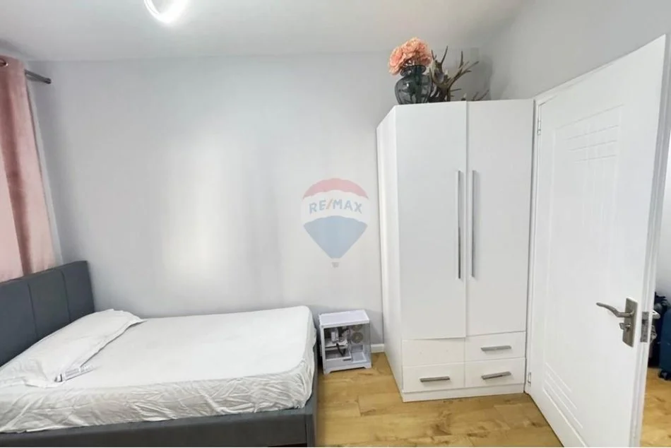 Tirane, shitet apartament 2+1+Ballkon , 110 m² 195.000 € (Astir)