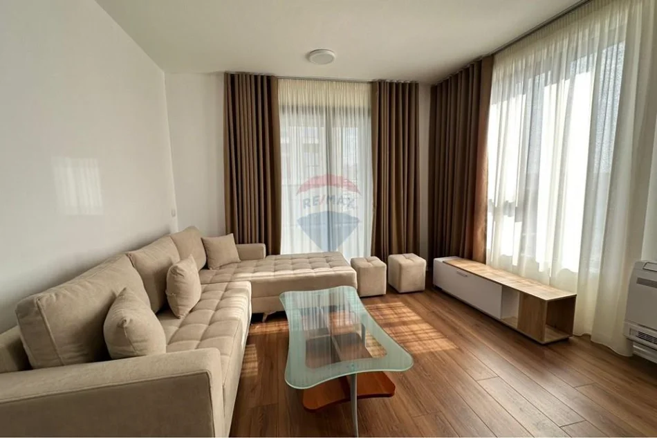 Tirane, jepet me qera apartament 2+1+Ballkon , 800 € 