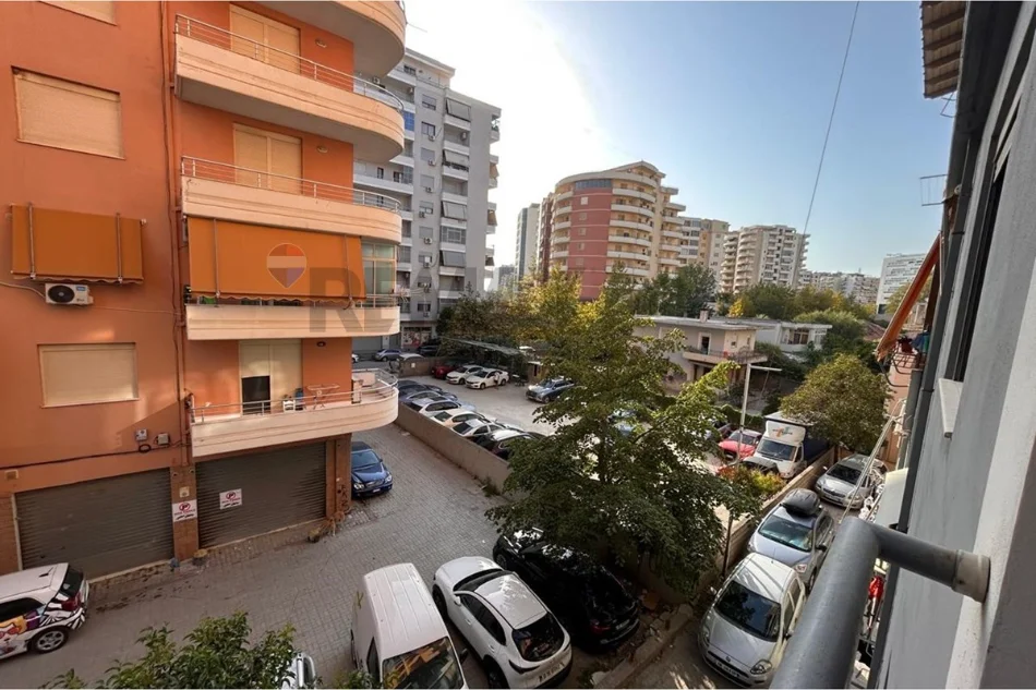 Vlore - Lungomare, jepet me qera apartament 2+1 Kati 3, 80 m² 500 € (Rruga Pelivan Leskaj, Vlorë)
