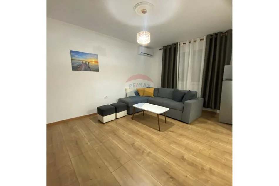 Tirane, jepet me qera apartament , 75 m² 550 € 