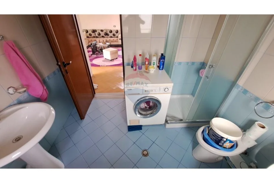 Vlore, shitet Vile 3 Katshe Kati 3, 391 m² 250.000 € (Rruga Demokracia, Vlore)