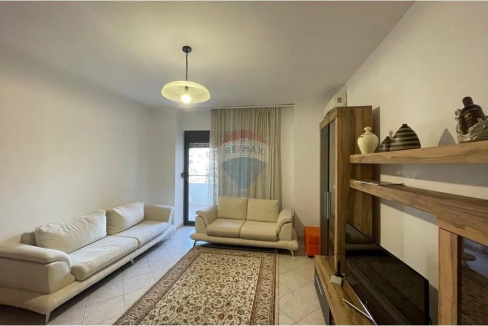 Tirane, jepet me qera 1+1 Kati 6, 104 m² 650 € 