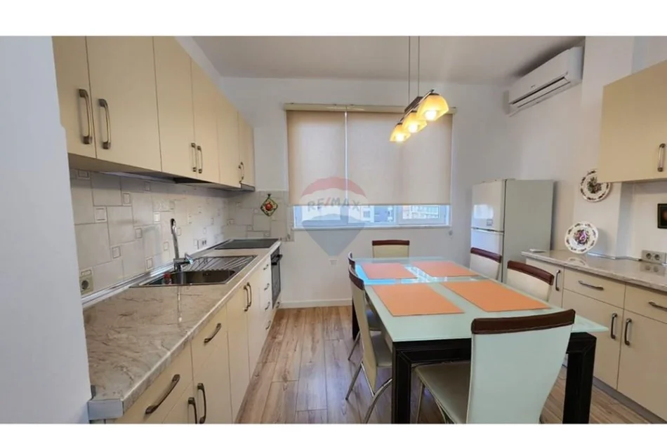 Tirane, jepet me qera apartament 2+1+Ballkon , 92 m² 630 € (Rruga e Durresit)