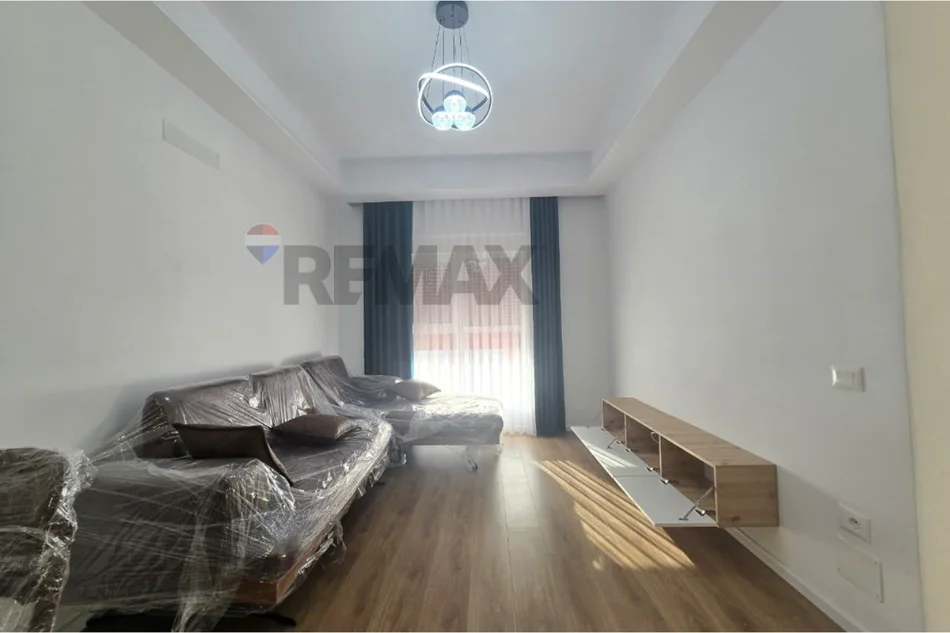 Tirane, jepet me qera apartament 2+1 , (Kompleksi Mangalem)