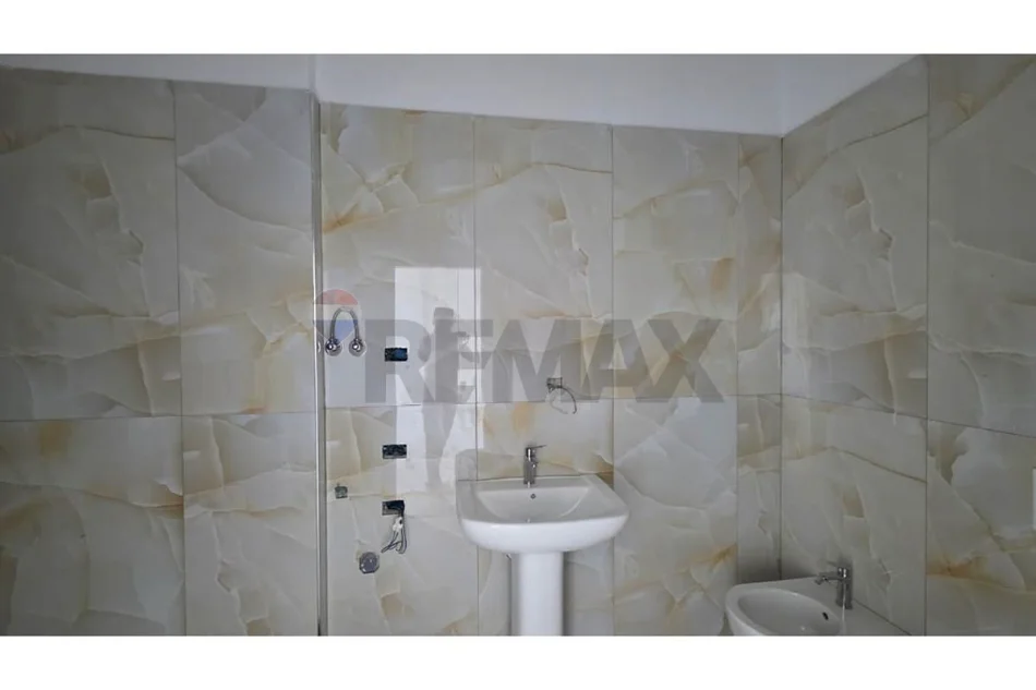 Vlore, shitet apartament 2+1 Kati 5, 111 m² (Orikum, Vlore)