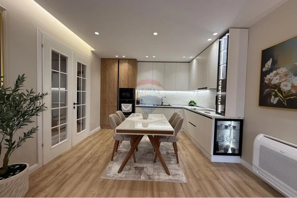 Tirane, shitet apartament 2+1+Ballkon , 113 m² 237.000 € 