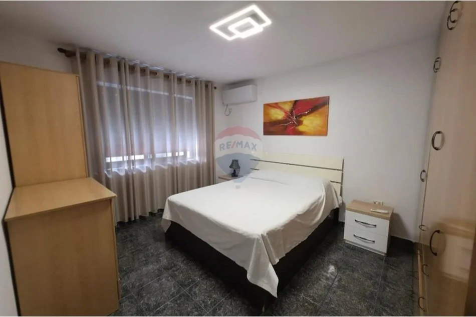 Tirane, jepet me qera 1+1 , 120 m² 450 € (Rruga Bardhyl, Brryli, Tiranë)