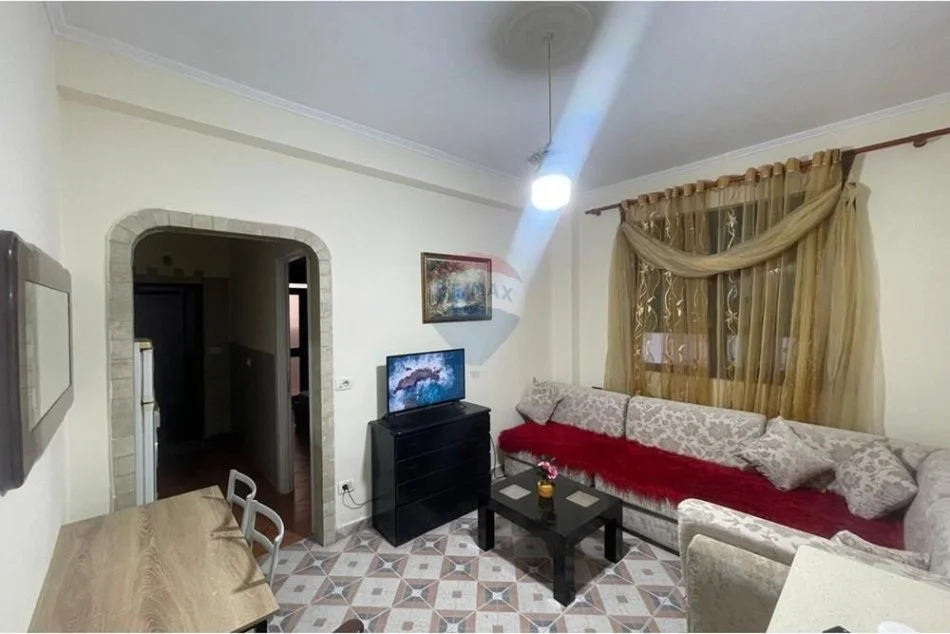 Tirane, jepet me qera apartament 1+1 , 55 m² 450 € (5 Maji)