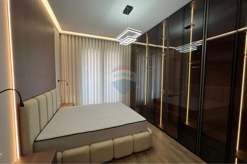 Tirane, jepet me qera apartament duplex 1+1+Ballkon Kati 4, 82 m² 1.000 € (Kompleksi Delijorgji)