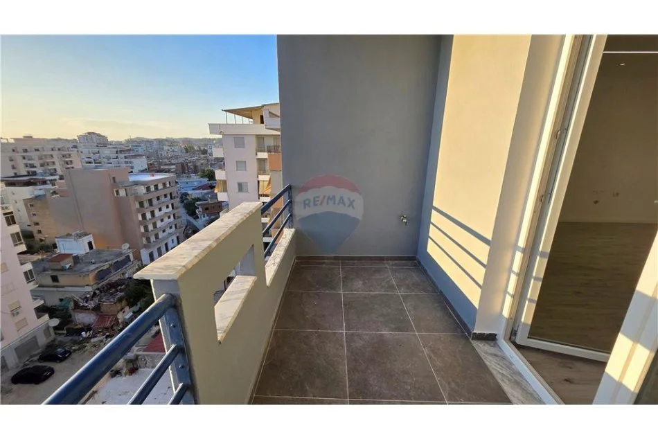 Vlore, shitet apartament 1+1 Kati 9, 82 m² 125.000 € (DUSH STRATI, PALESTRA E MUNDJES, VLORË)