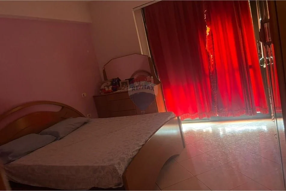 Vlore, jepet me qera apartament 2+1 Kati 3, 120 m² 500 € (Lungomare, Vlorë)