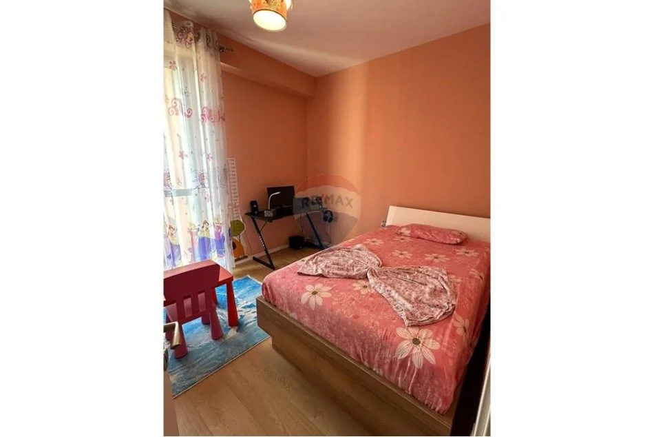 Tirane, jepet me qera apartament 2+1 , 105 m² 700 € (Porcelan)