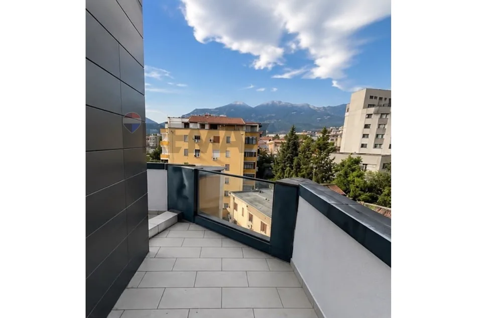 Tirane, jepet me qera apartament 1+1+Ballkon Kati 6, 70 m² 55.000 € (QSUT, Pas Amerikan 2)