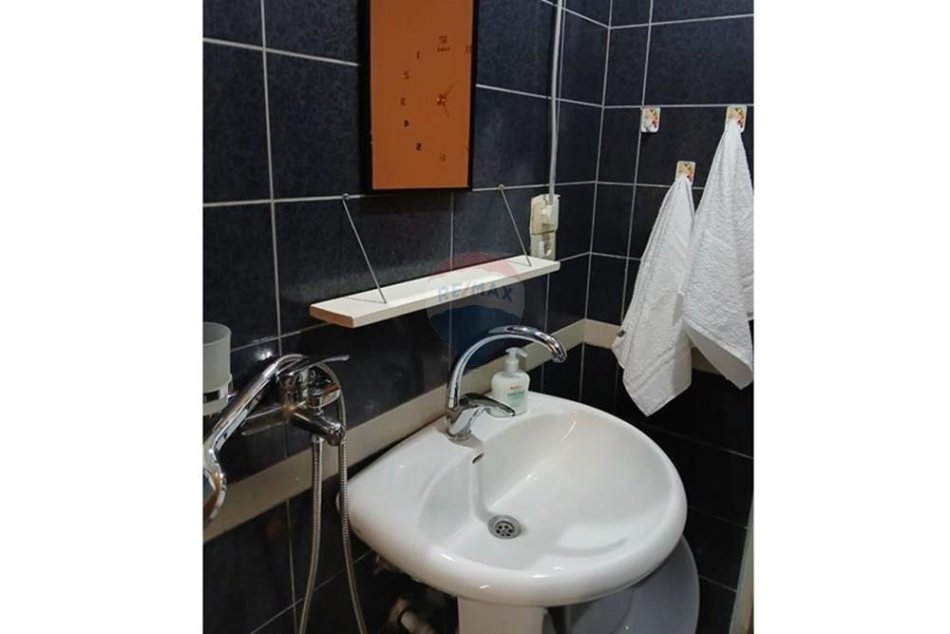 Tirane, jepet me qera apartament 2+1 , 1.200 m² 700 € 