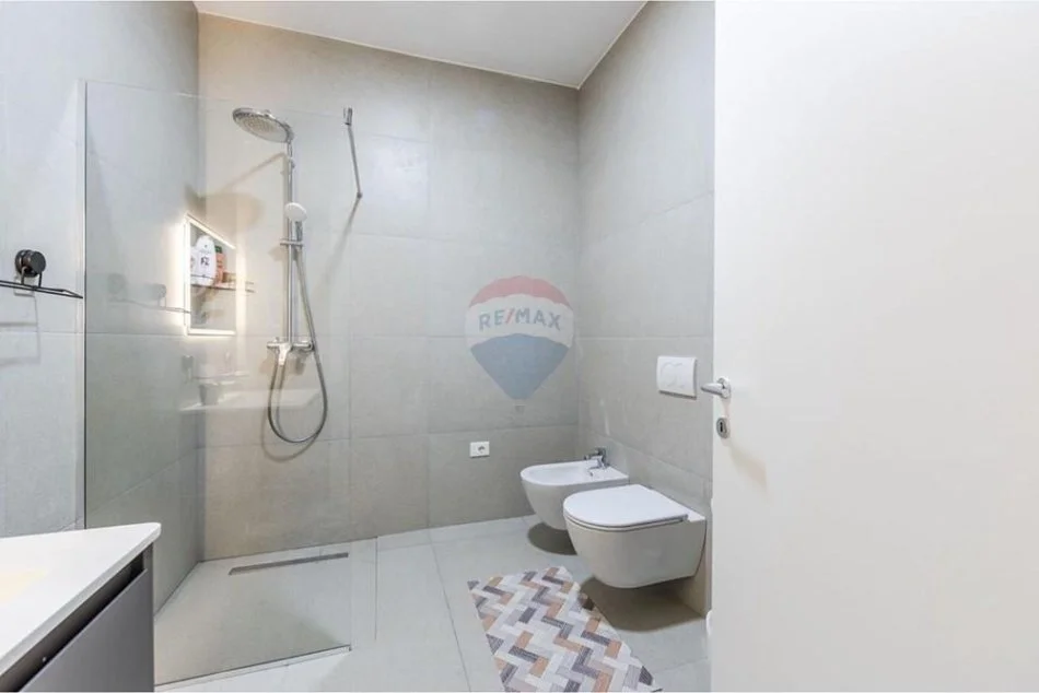 Tirane, jepet me qera apartament 1+1+Ballkon , 70 m² 1.200 € (Rruga e Kavajes)