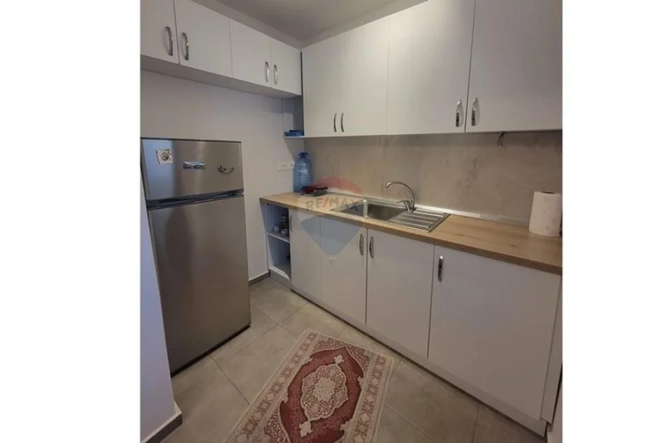 Tirane, jepet me qera apartament 1+1 Kati 5, 55 m² 450 € 