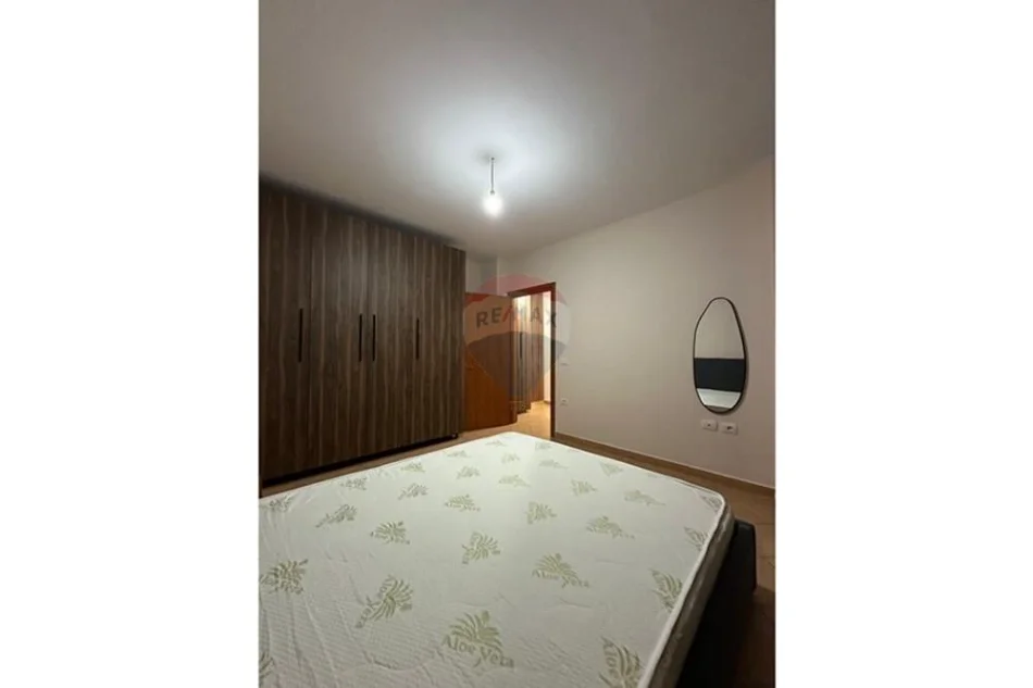 Vlore, jepet me qera apartament 1+1 Kati 7, 75 m² 400 € (Rruga e Cipajve, Vlore)