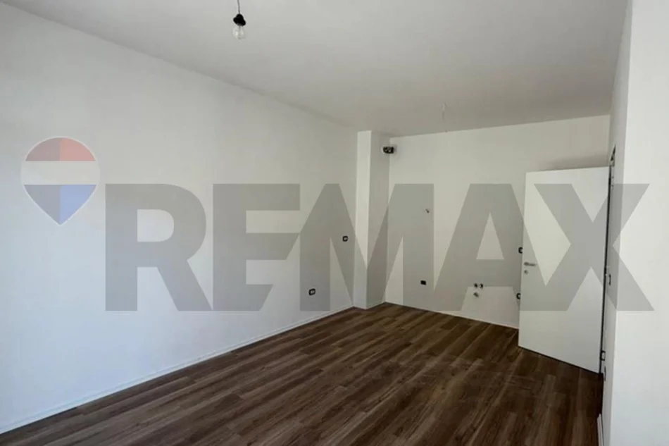 Tirane, shitet apartament 1+1 Kati 1, 102.000 € (sauk i vjeter)