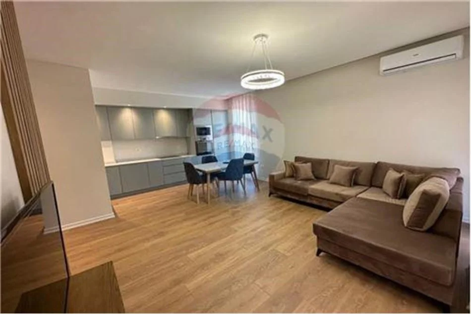 Tirane, jepet me qera apartament 1+1+Ballkon , 77 m² 700 € 