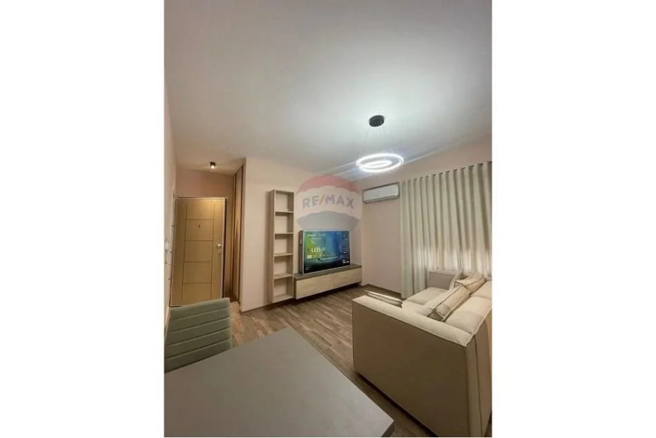 Tirane, jepet me qera apartament 1+1 Kati 3, 49 m² 450 € (Rruga Bamir Topi, Tiranë)