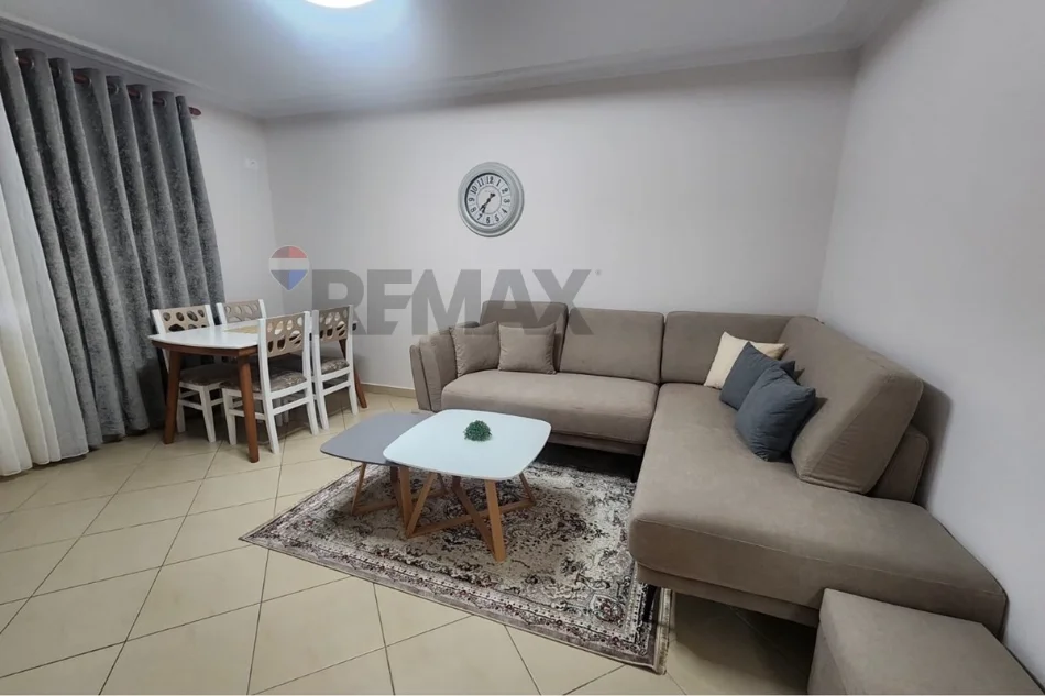 Tirane, jepet me qera apartament 1+1+Ballkon Kati 4, 67 m² 450 € (rruga ndre mjeda)