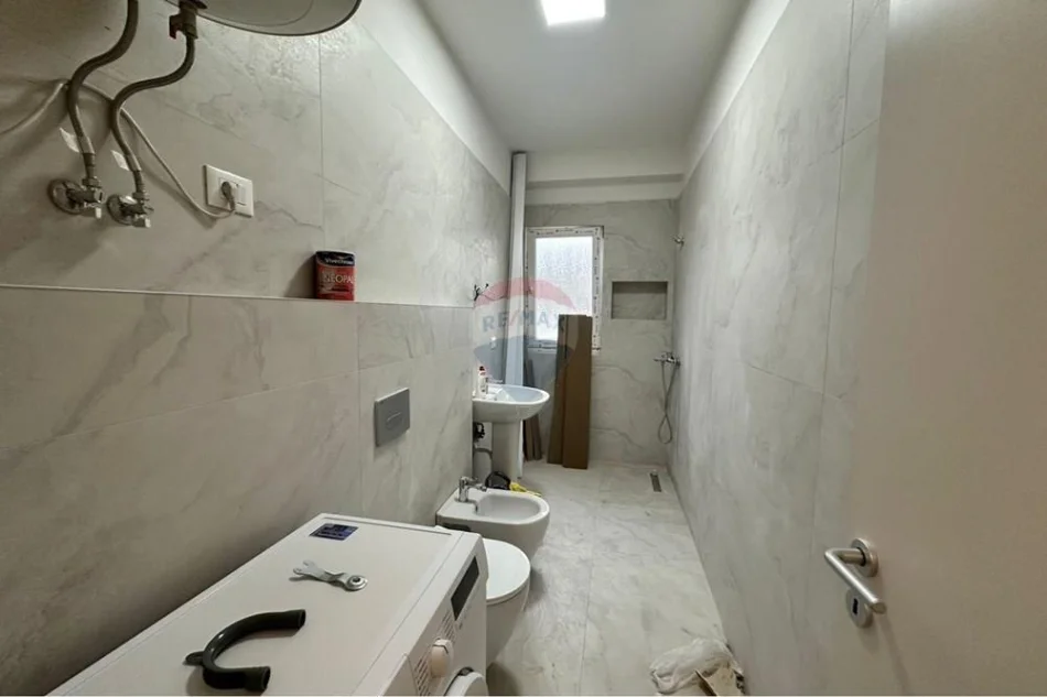 Tirane, jepet me qera apartament 1+1 Kati 2, 77 m² 500 € (Aura Residence)