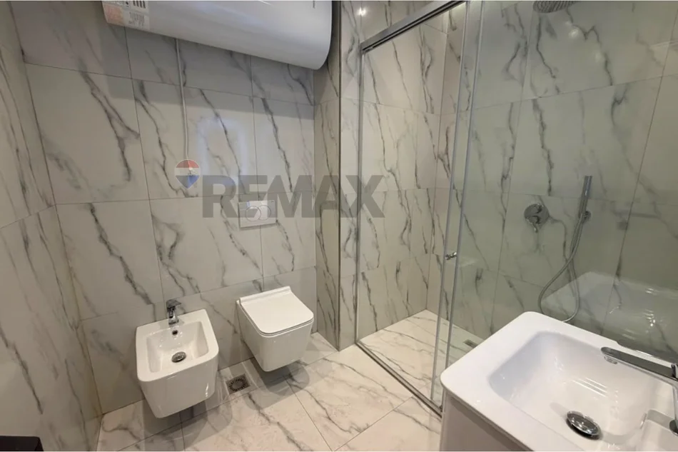Tirane, jepet me qera apartament , 690 € 