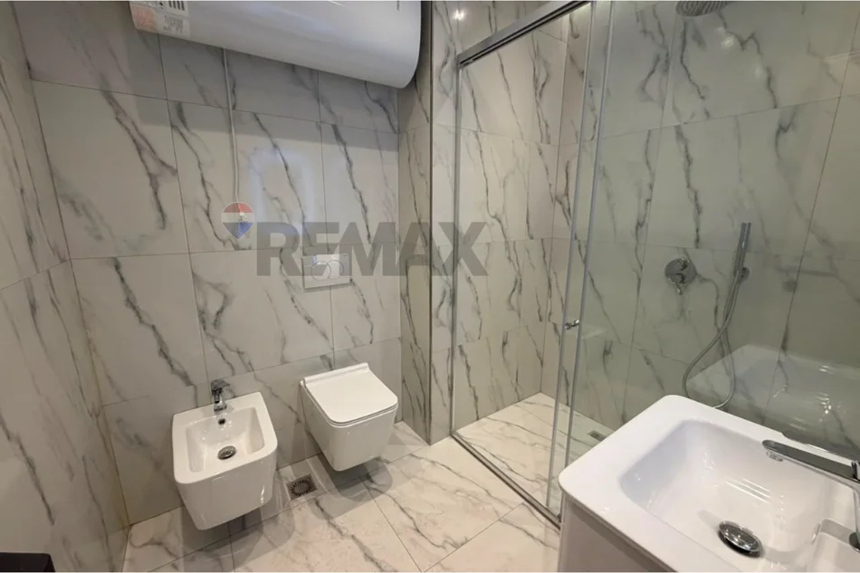 Tirane, jepet me qera apartament 1+1+Ballkon Kati 1, 70 m² 60.000 € (Bulevardi i Ri)