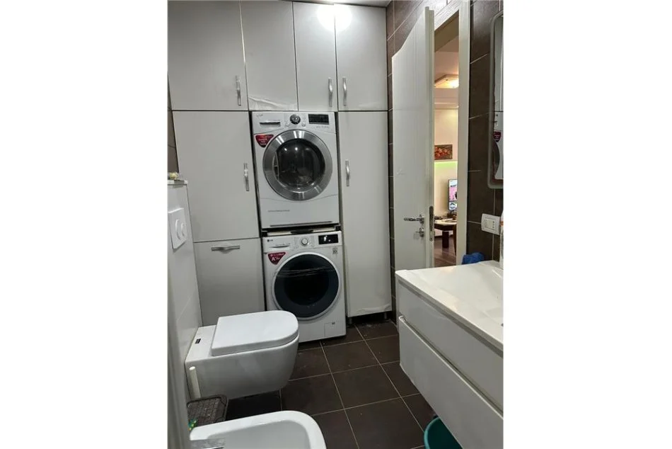 Jepet me qera Apartament 3+1 te 21 Dhjetori, Kompleksi Kontakt