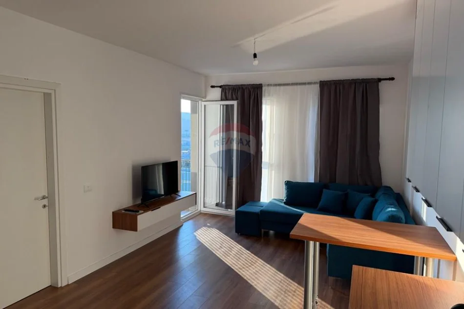 Tirane, jepet me qera apartament 1+1+Ballkon Kati 8, 75 m² 400 € (Univers City)