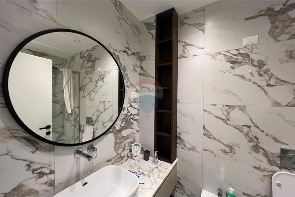 Tirane, jepet me qera apartament 2+1+Ballkon , 118 m² 2.200 € (Lake View)