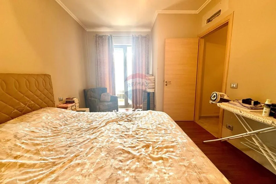 Tirane, shitet apartament , 101 m² 215.000 € 